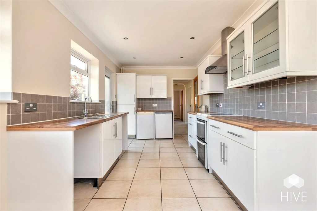 Property photo 3 of 20 Kitchen