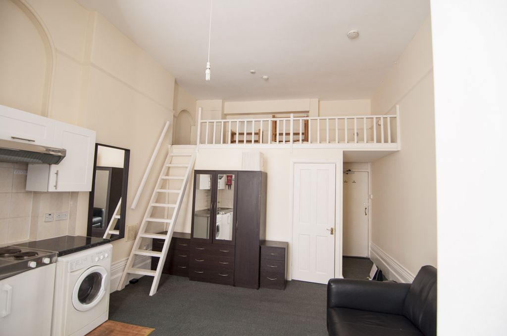 Property photo 1 of 4 Studio To Rent