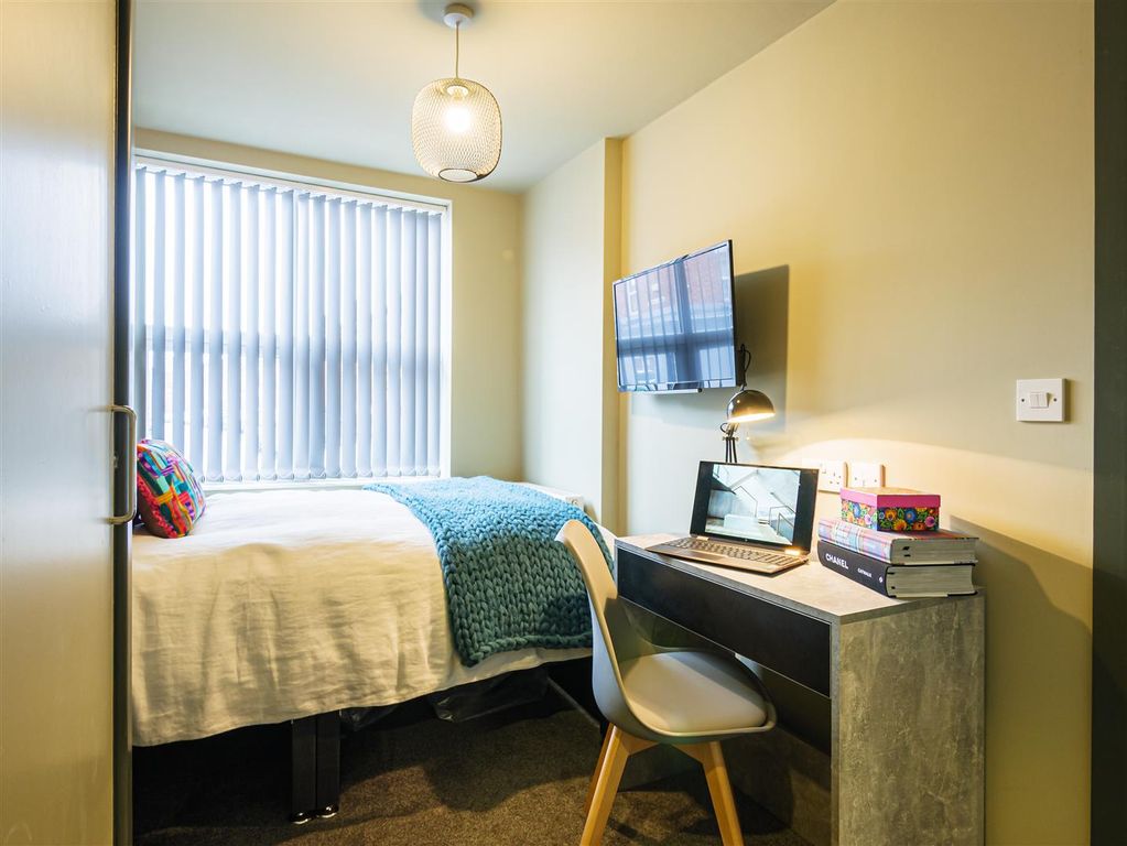 Property photo 2 of 11 P1300423-Hdr.Jpg