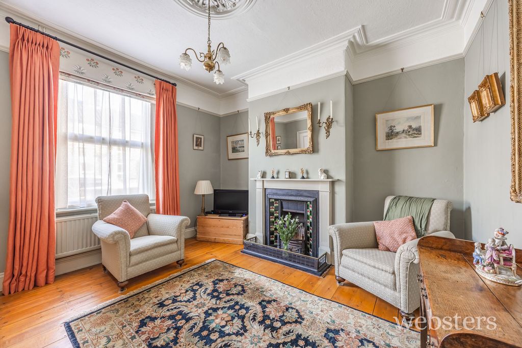 Property photo 2 of 27