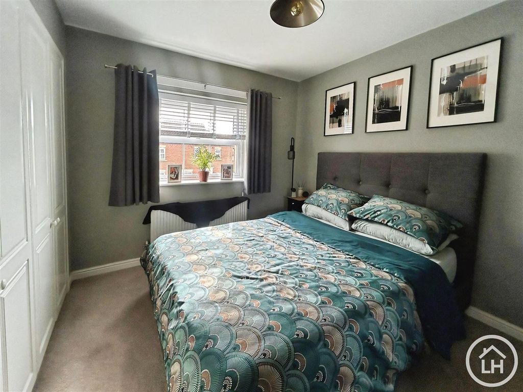 Property photo 2 of 7 Bedroom One