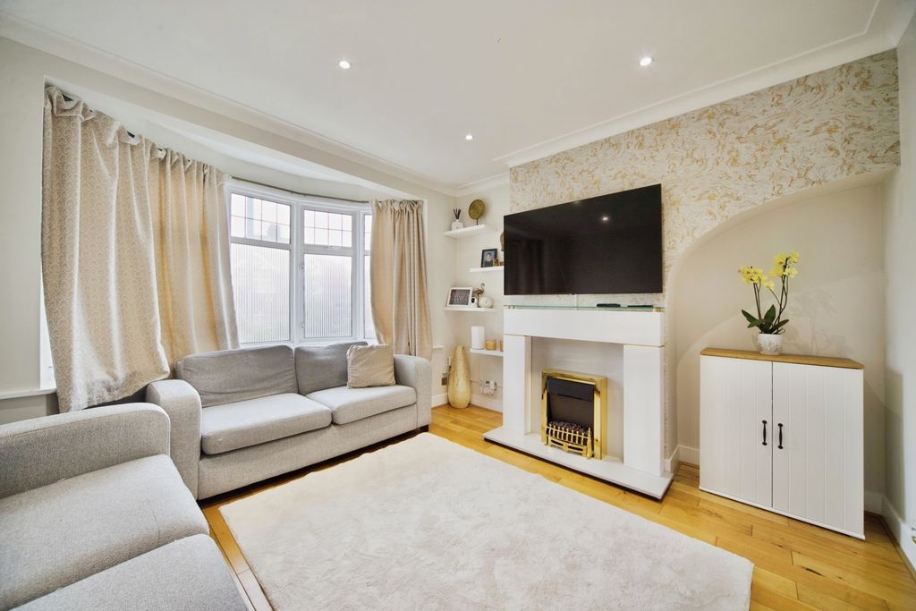 Property photo 2 of 17 Photo