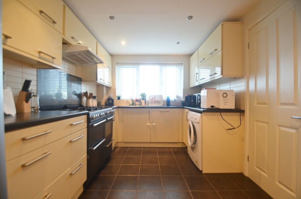 Property photo 2 of 8 Kitchen