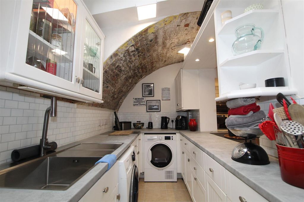 Property photo 3 of 30 Kitchen