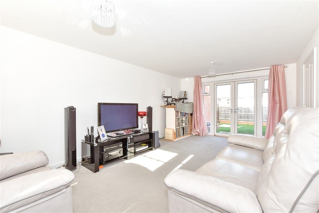 Property photo 1 of 11 Lounge