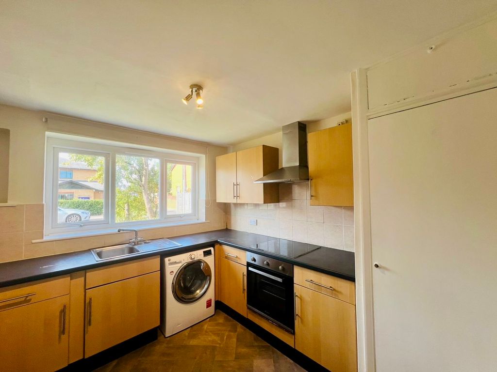 Property photo 2 of 11 Kitchen