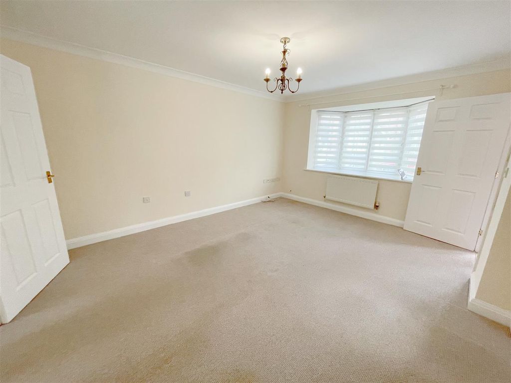 Property photo 3 of 10 Lounge