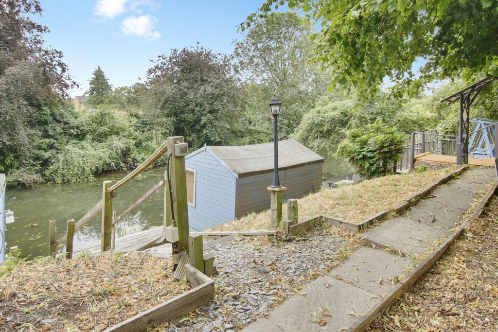 Property photo 2 of 38