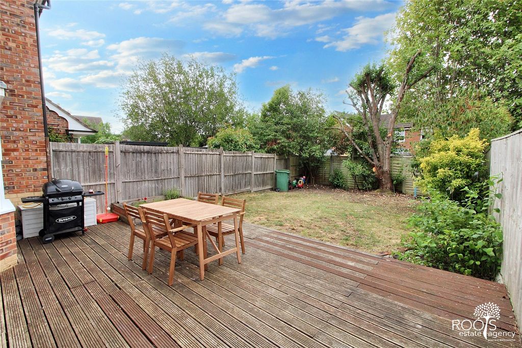 Property photo 2 of 17 Generous Decking