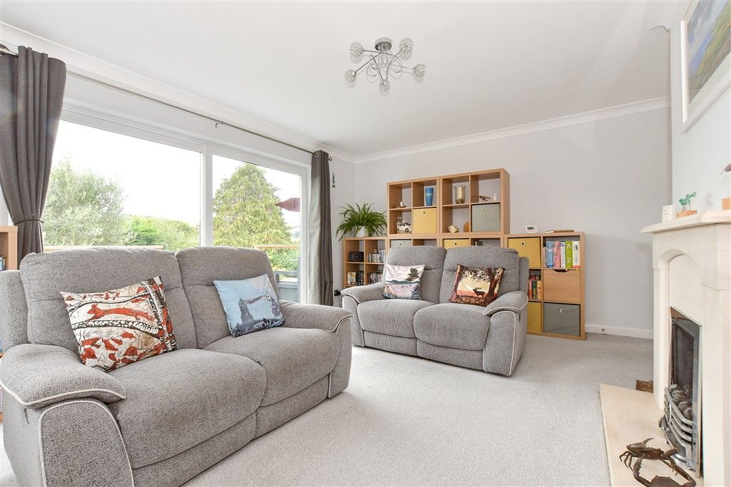 Property photo 3 of 13 Lounge