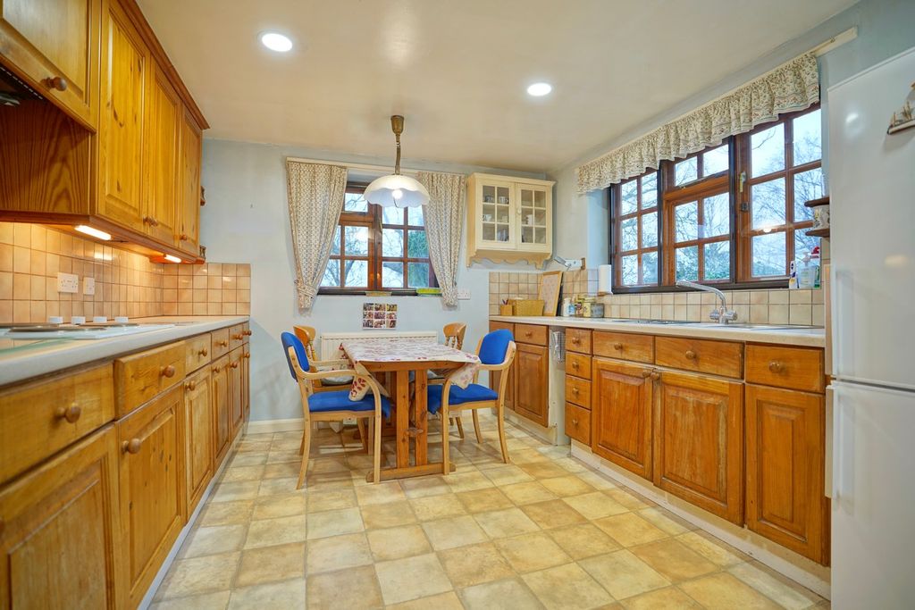 Property photo 3 of 23