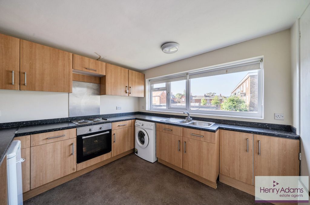 Additional image 5 of 2 bed flat for saleWinton Road, Petersfield GU32