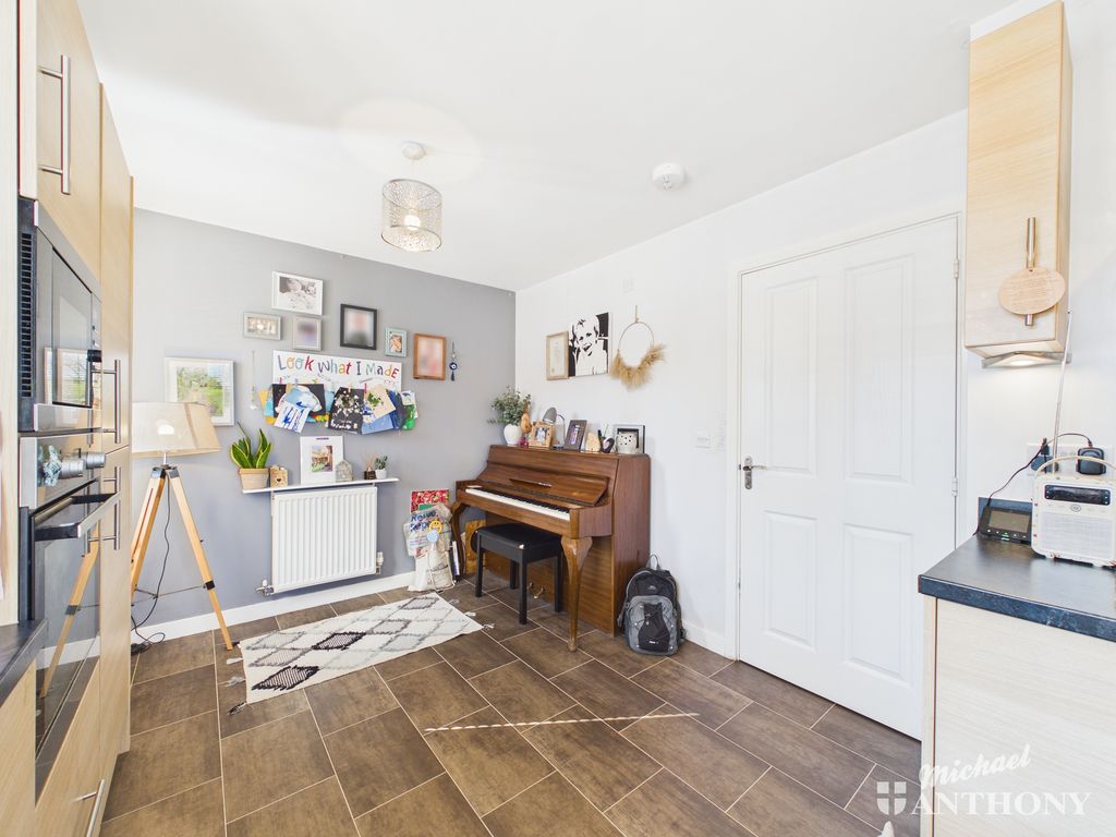 Property photo 3 of 17 Cam02773G0-Pr0420-Still004