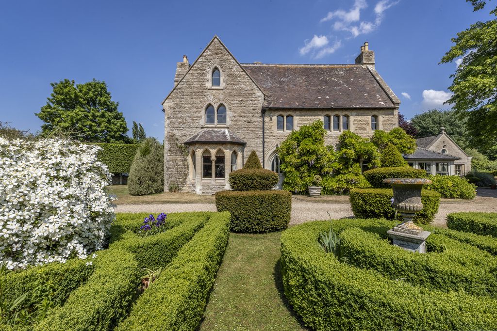 Property photo 1 of 39