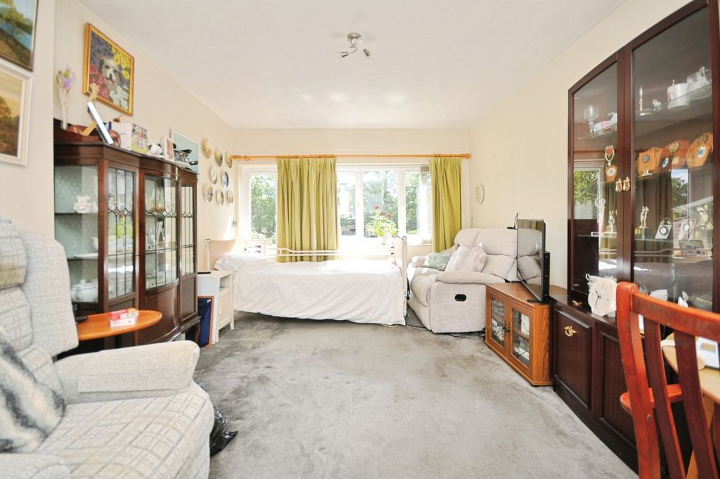 Property photo 2 of 17 Photo