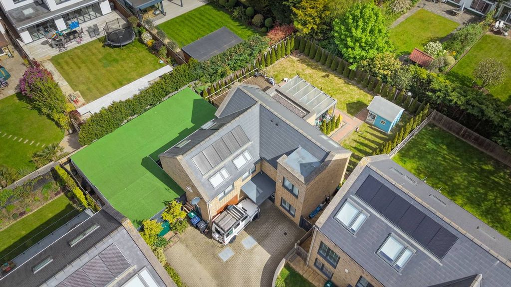 Property photo 2 of 17