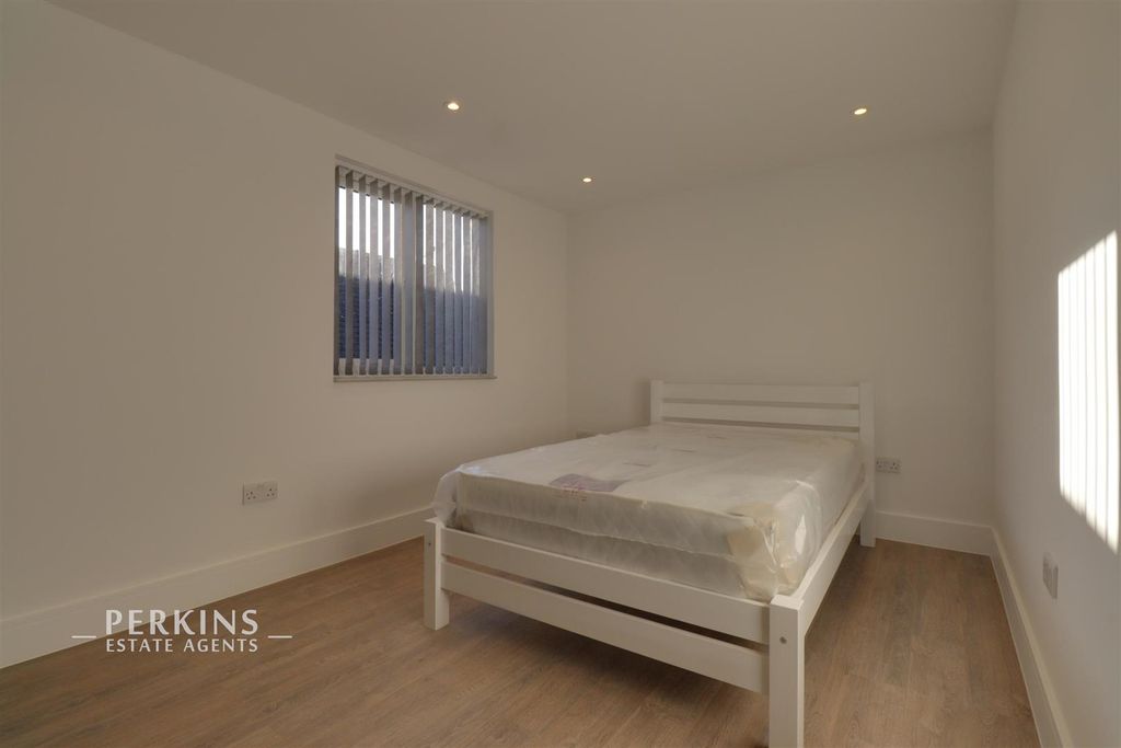 Property photo 1 of 6 Rm6.Jpg