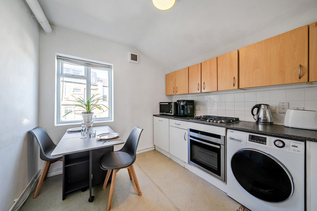 Property photo 3 of 13 1435755-12-69c523...