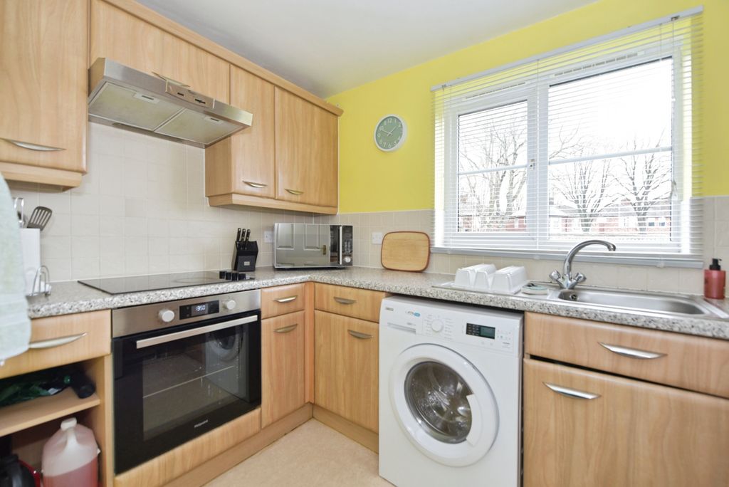 Property photo 3 of 8 Kitchen