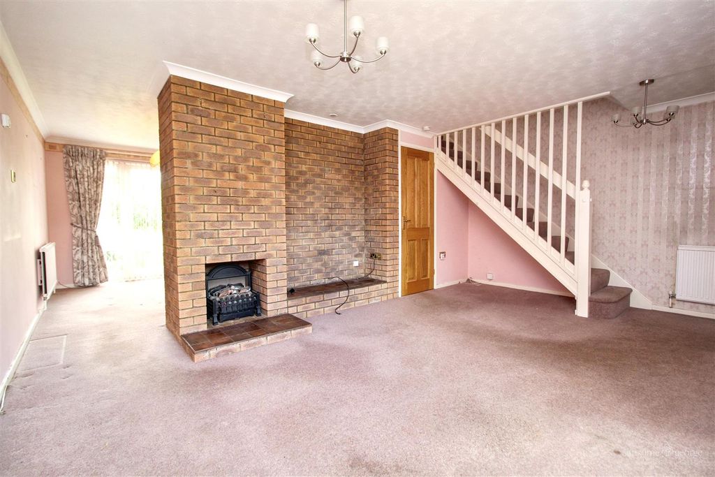 Property photo 3 of 21 Living Room
