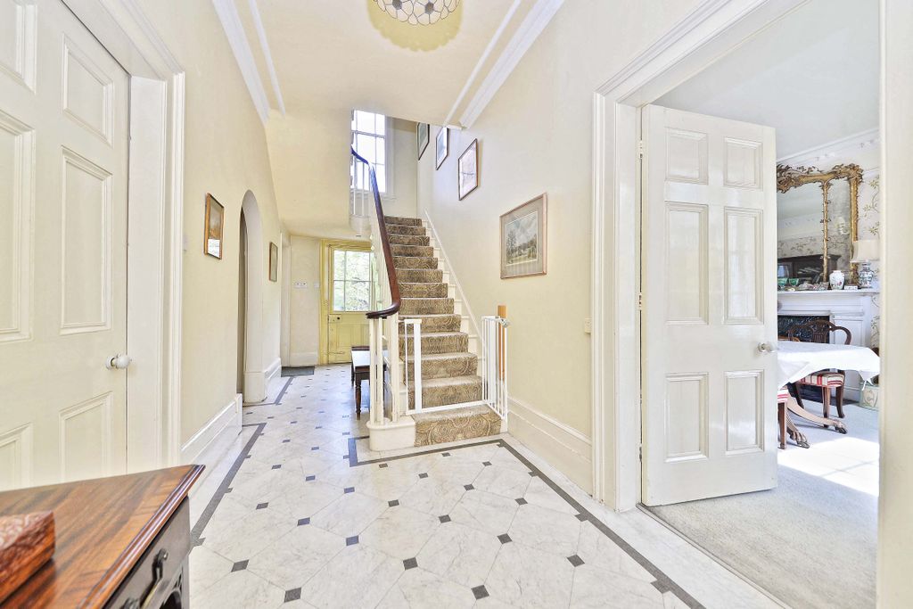 Property photo 2 of 31