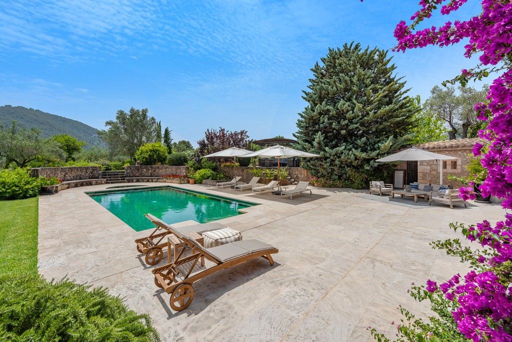 Property photo 2 of 20 Swimming Pool