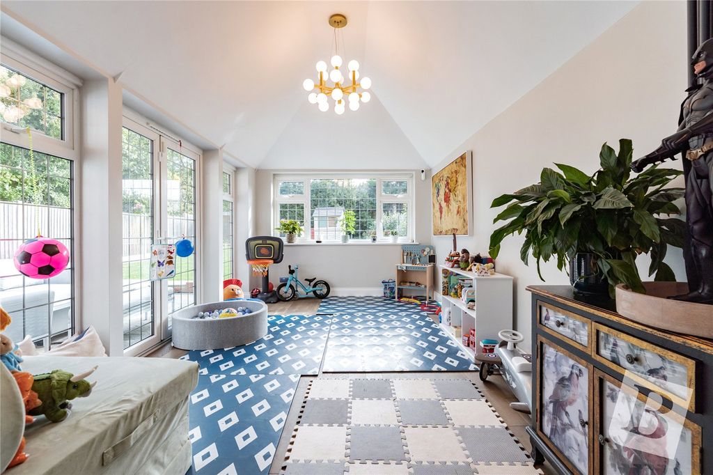 Property photo 3 of 23 Picture No. 25