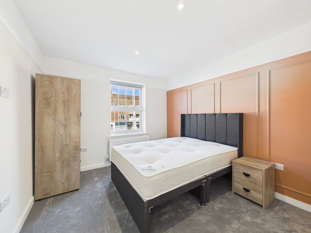 Property photo 1 of 7 Room 2