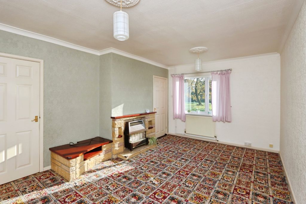 Property photo 2 of 17 Lounge