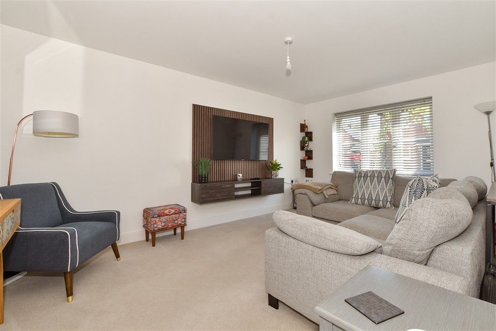 Property photo 2 of 12 Lounge