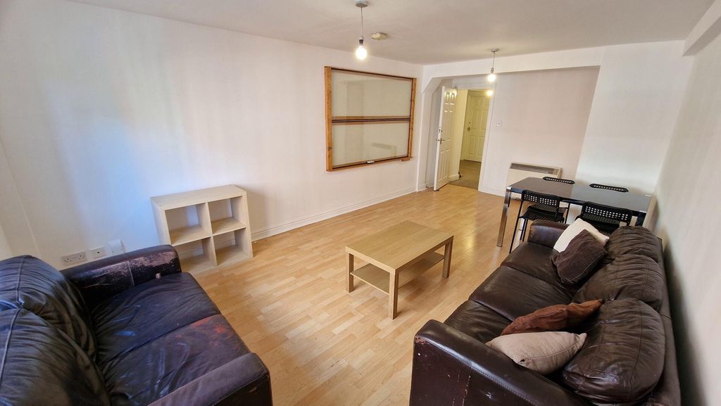 Property photo 3 of 40 Living Room
