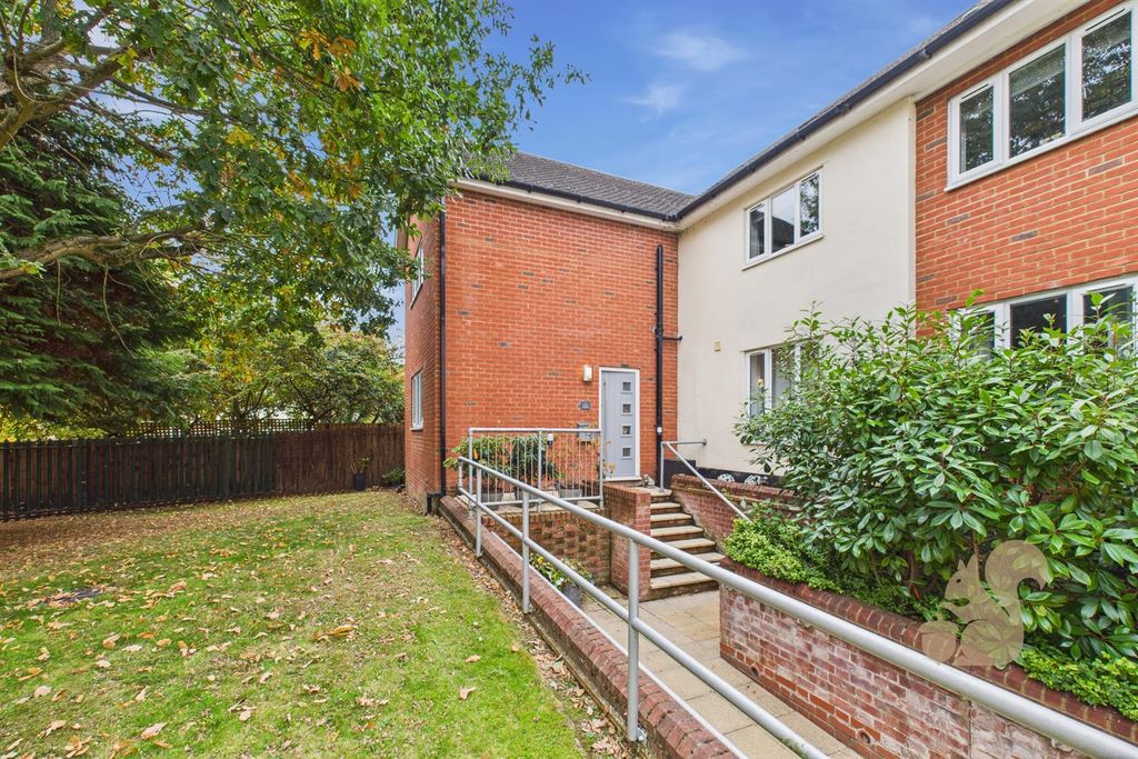 Property photo 1 of 11 Front