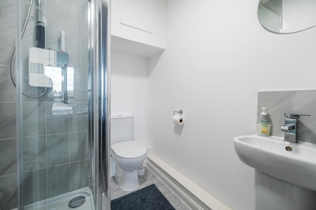 Property photo 3 of 10 Bathroom