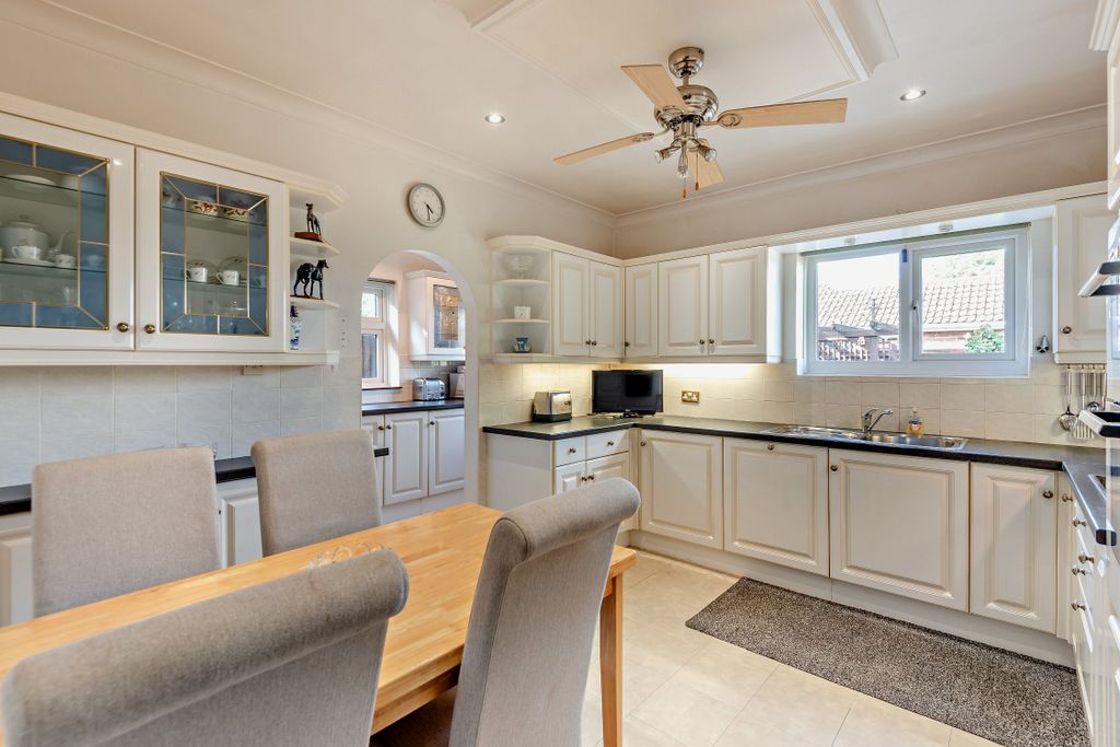 Property photo 2 of 11 Kitchen