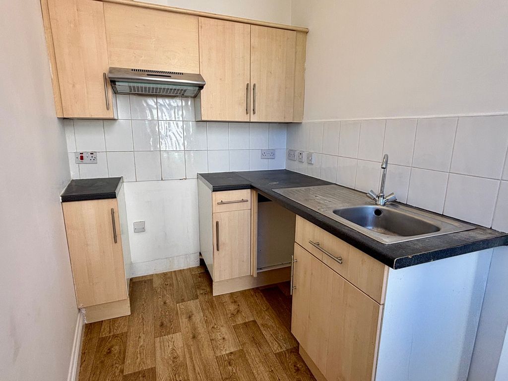 Property photo 3 of 5 Kitchen