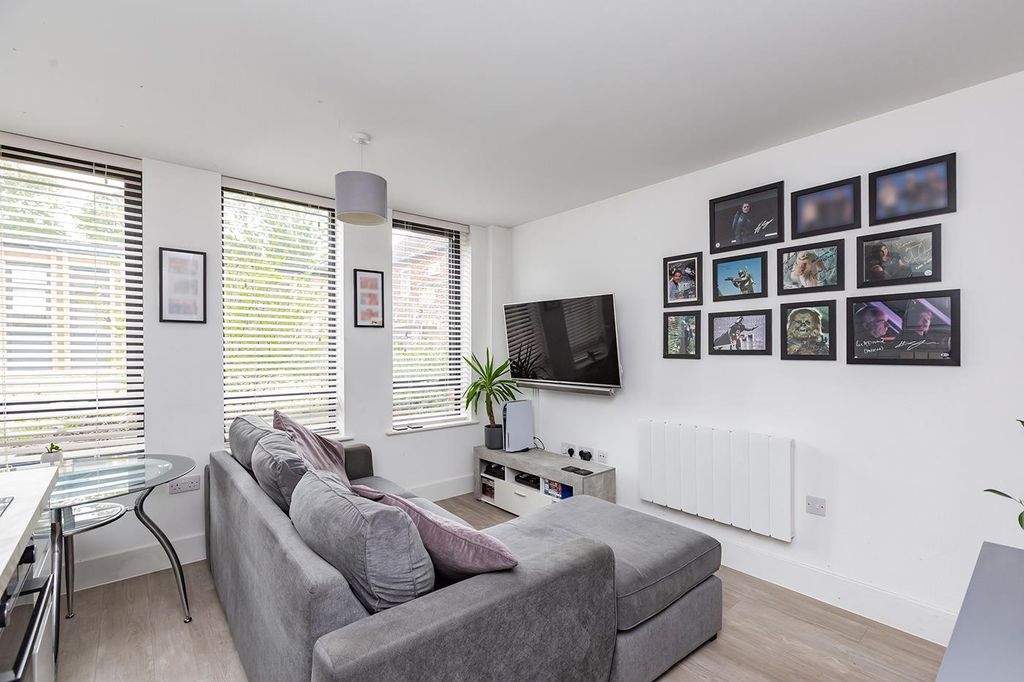 Property photo 2 of 13 8 Manor Gardens-Lr4.Jpg