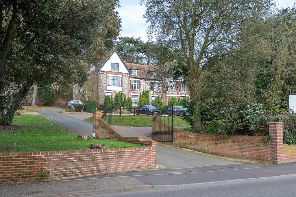 Property photo 1 of 20 Flat9,Overstrandviews,Cromer-5.Jpg