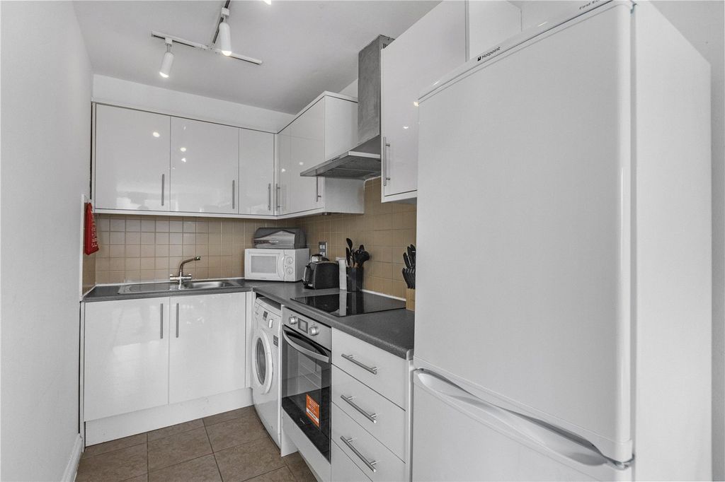 Property photo 3 of 12 Kitchen