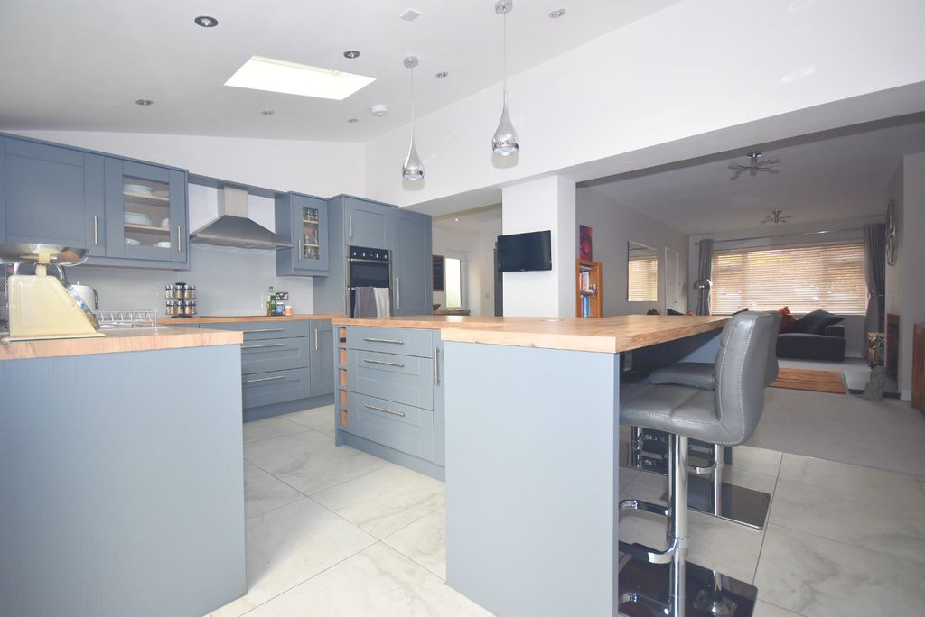 Property photo 3 of 13 4634572