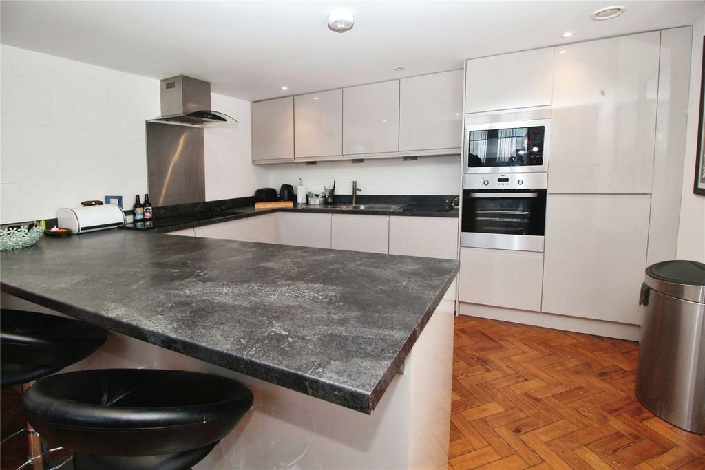 Additional image 4 of 2 bed flat for saleGeneva Place, Bideford, Devon EX39
