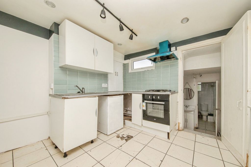 Property photo 3 of 10 Photo