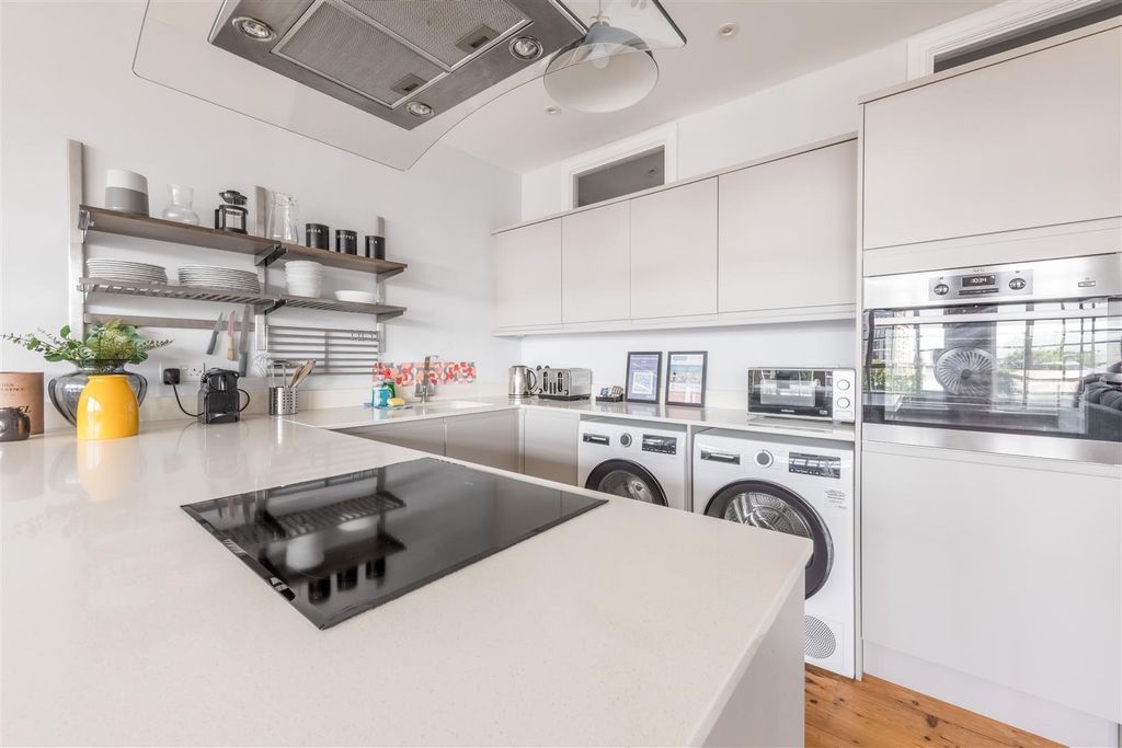 Property photo 3 of 22 5 Shalimar House-3.Jpg