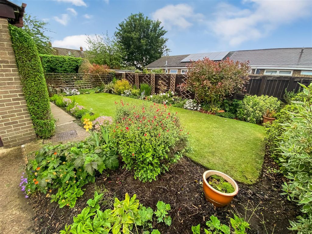Property photo 2 of 14 Garden.Jpg