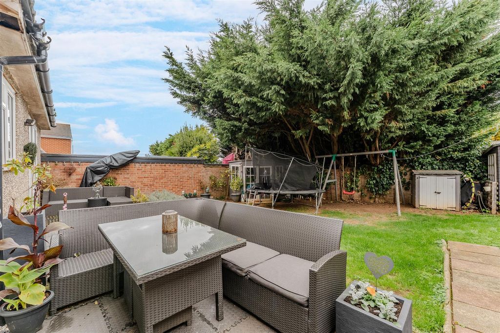 Property photo 2 of 26 Garden