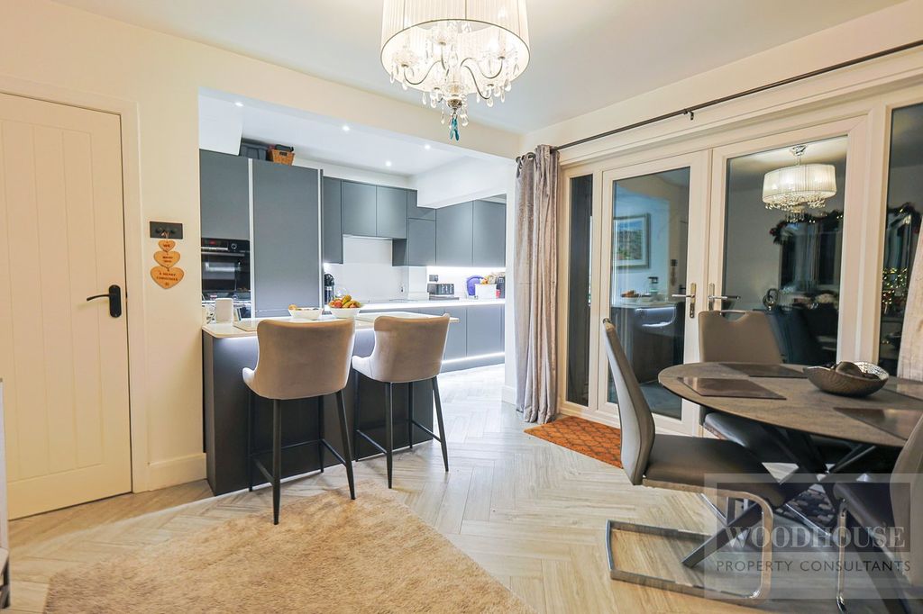 Property photo 2 of 28