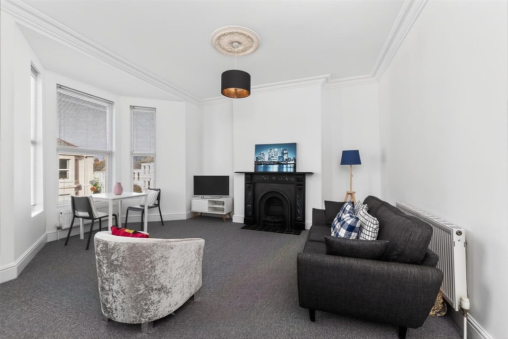 Property photo 2 of 19 Lounge/Diner