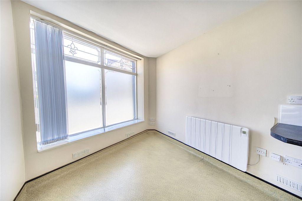 Property photo 3 of 8 Picture No. 01