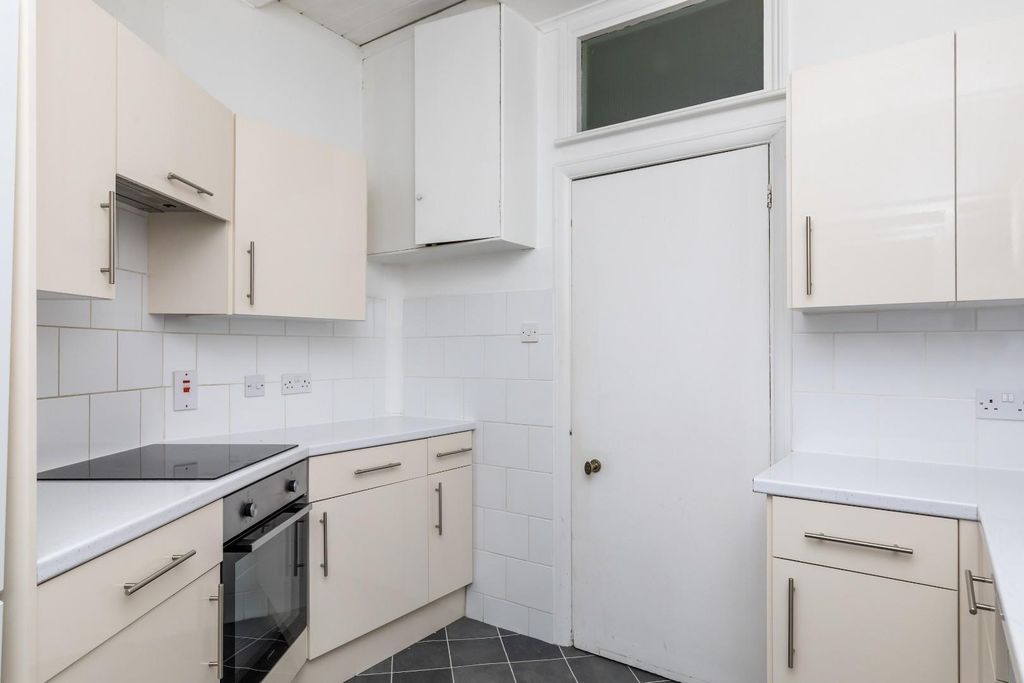Property photo 3 of 12 Flat 18-2.Jpg