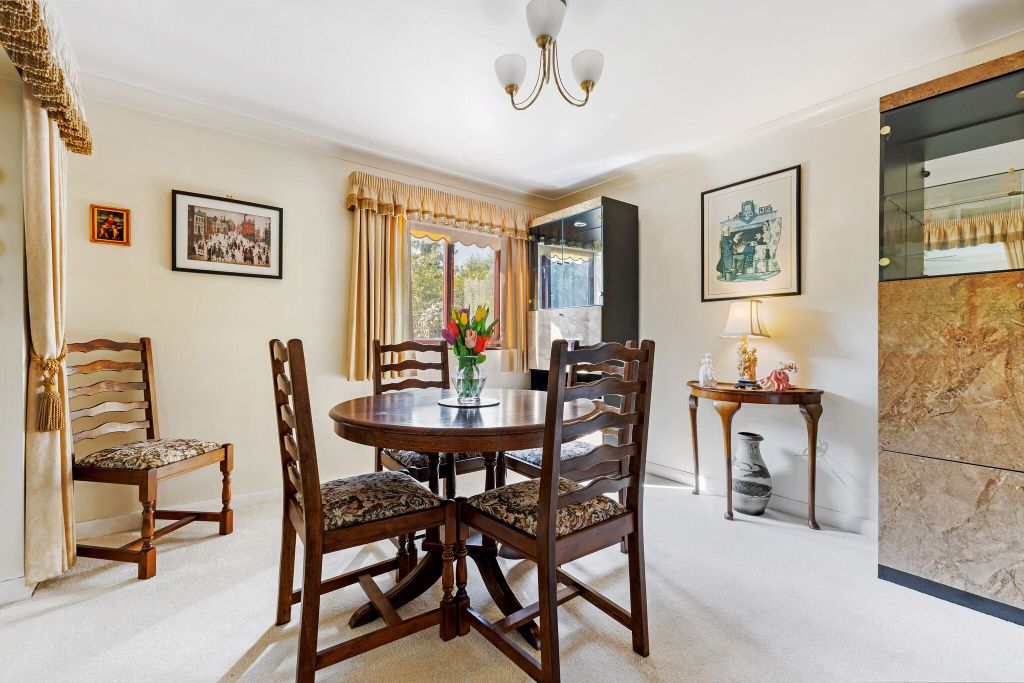 Property photo 3 of 19 Dining Room