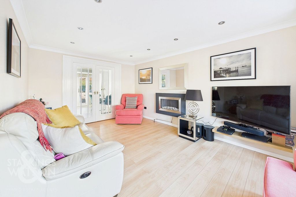 Property photo 2 of 25